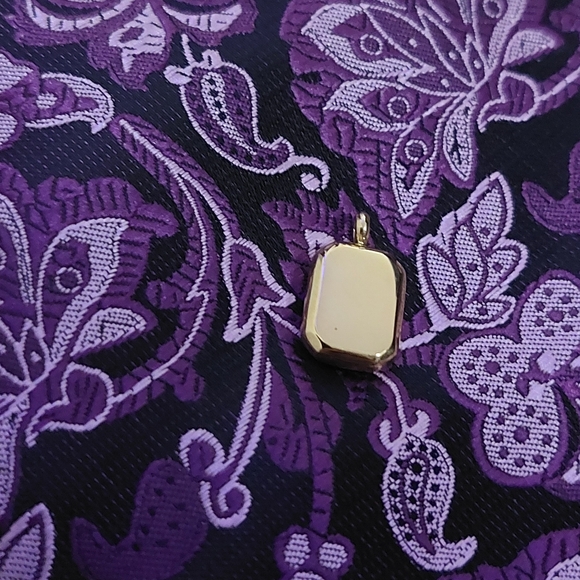 18K Gold Plated Box Pendant - Picture 5 of 5